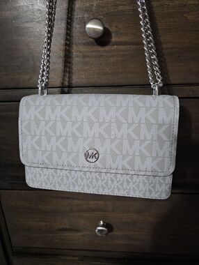Brand NEW w/tags Never Used Michael Kors Light Gray MK Logo Chain Crossbody Bag
